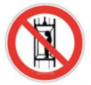 Запрещается подъем (спуск) людей по шахтному стволу (запрещается транспортирование пассажиров). Знак